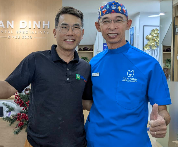 <strong> Ha Nam Nguyen </strong> <br/>
Nha Khoa Tân Định có đội ngũ bác sĩ và nhân viên chuyên nghiệp, thân thiện. Trước khi làm implant, tôi được bác sĩ tư vấn, cung cấp thông tin chi tiết quy trình, thời gian, chi phí làm răng! Tôi vô cùng ấn tượng về thời gian cắm trụ implant, bác sĩ chỉ cần chưa đến 10 phút để hoàn tất việc cắm trụ implant! So với những năm trước, việc làm implant thật là thoải mái, dễ dàng và nhanh! Cảm ơn các bác sĩ và team Nha Khoa Tân Định!